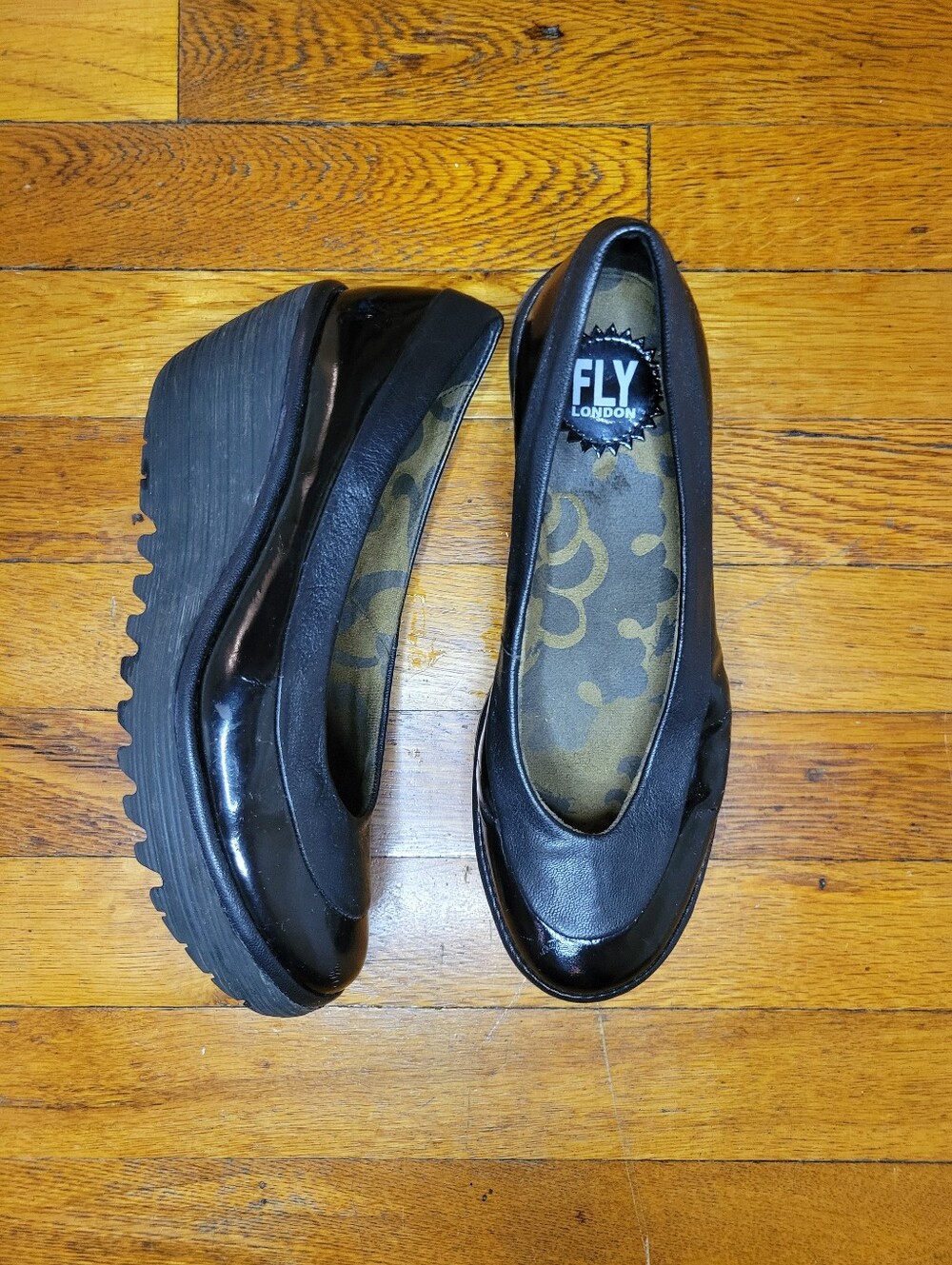 Fly London Yoko Black Patent & Leather Platform Flats Size 7.5/8